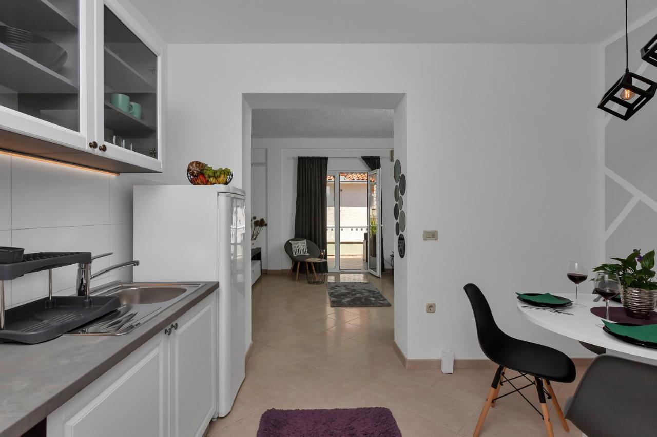 Apartmani Luna Baška Voda Екстериор снимка