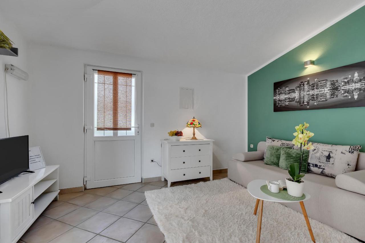 Apartmani Luna Baška Voda Екстериор снимка