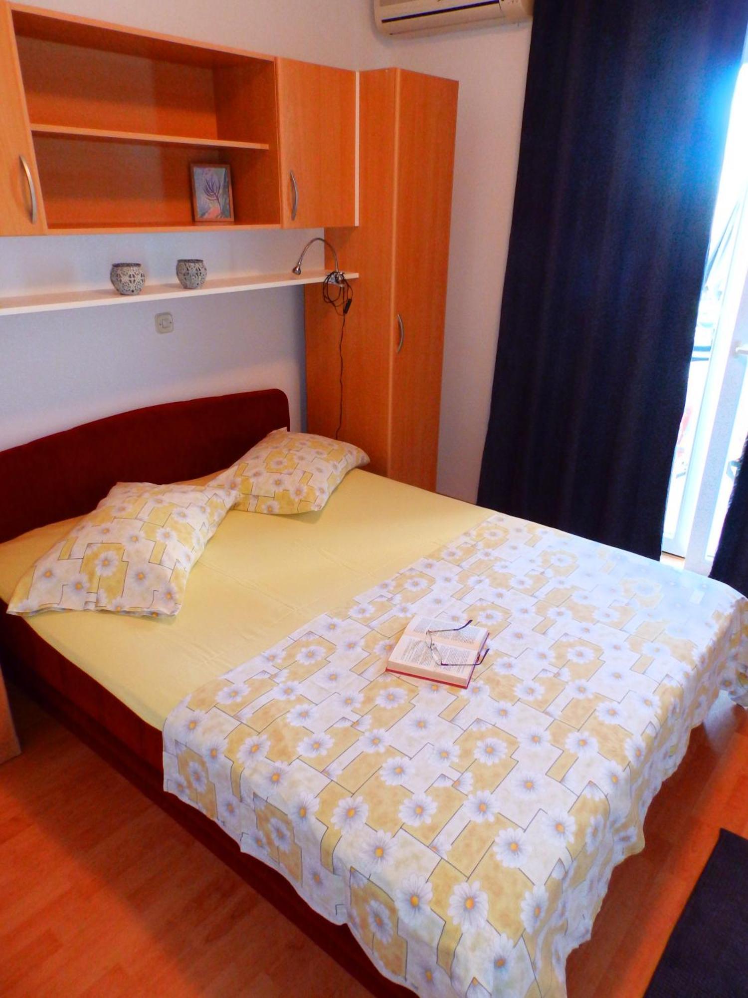 Apartmani Luna Baška Voda Стая снимка