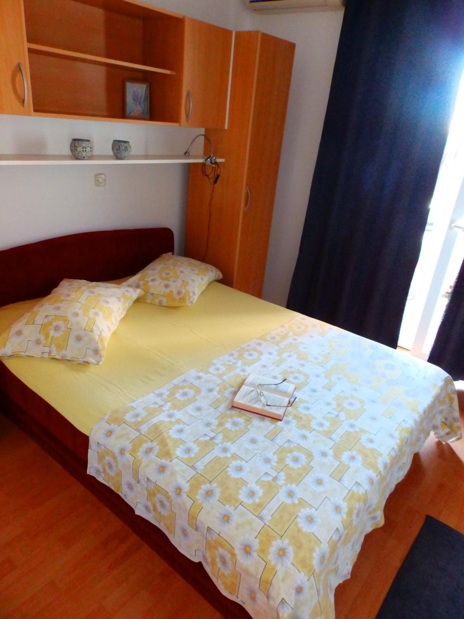Apartmani Luna Baška Voda Стая снимка